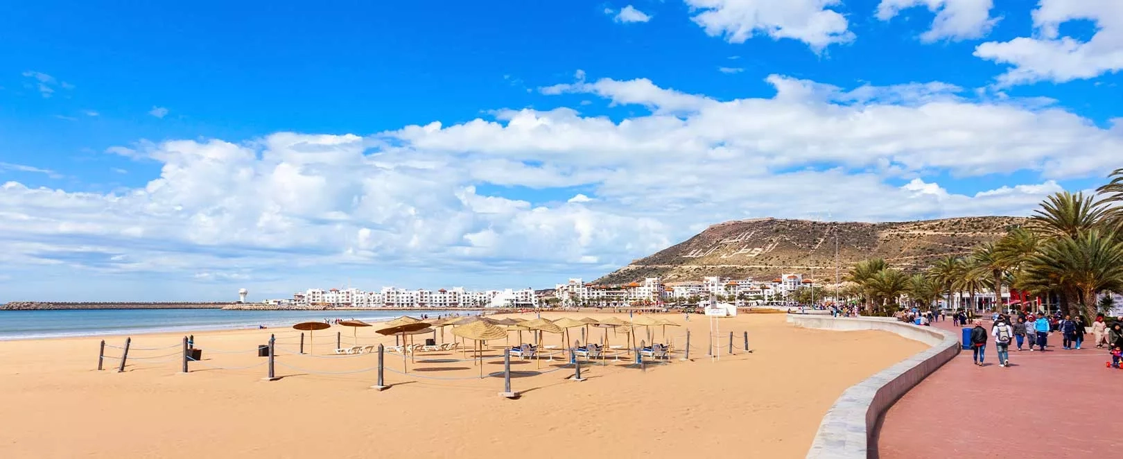 une plage dans la ville d'Agadir