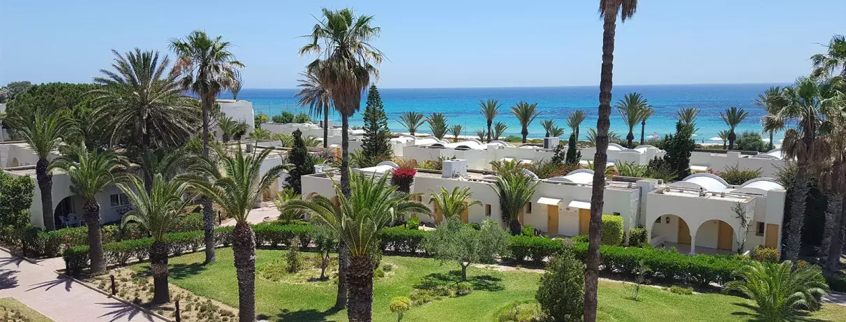 vue sur la mer et l'hôtel