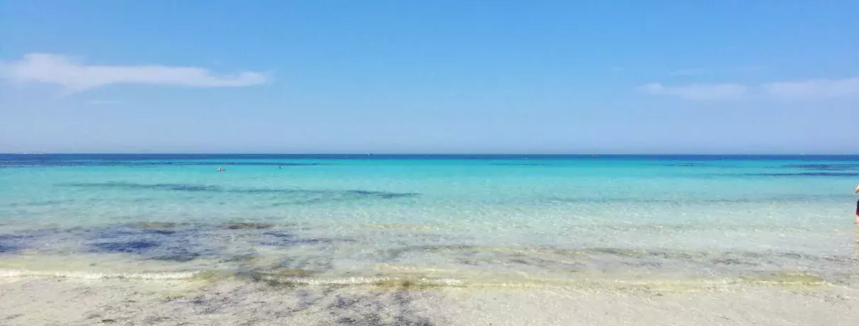 plage et mer turquoise