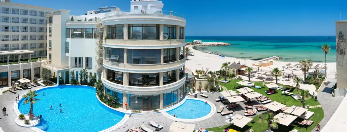 hotel vue piscine et mer