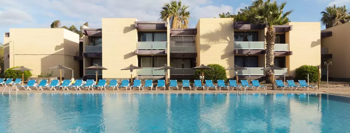 piscine extérieur de l'hôtel