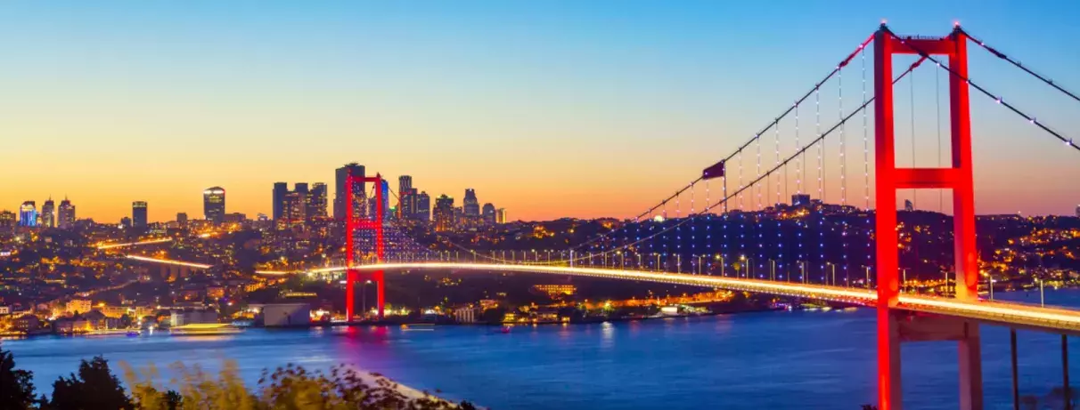 pont d'Istanbul de nuit 