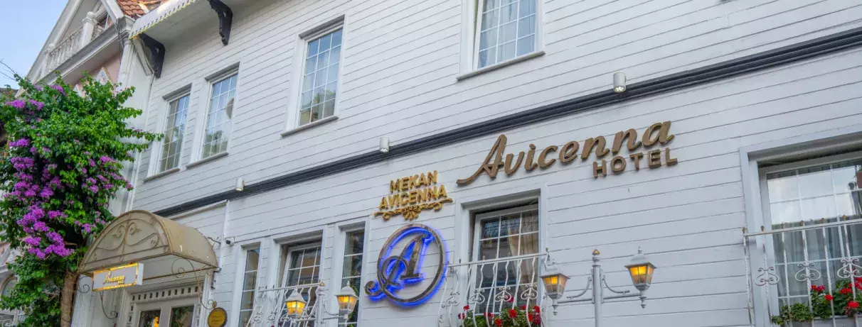 façade extérieure de l'entrée de l'hôtel