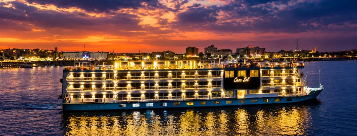 bateau croisière de nuit illuminé sur le Nil pour un combiné croisière louxor et caire