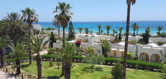 vue sur la mer et l'hôtel