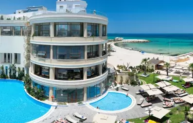 hotel vue piscine et mer