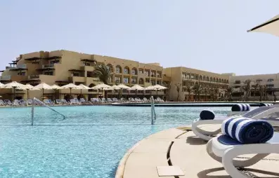 vue d'ensemble piscine et hôtel