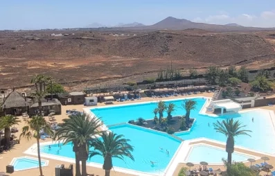 Prise de vue d'ensemble de la piscine 