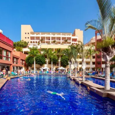 piscine extérieur de l'hôtel