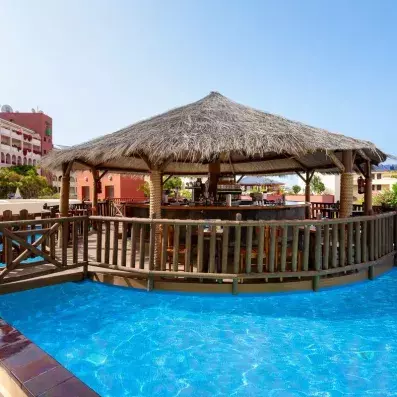 bar situé dans la piscine extérieur