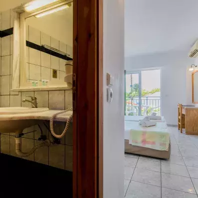 chambre et salle de bains