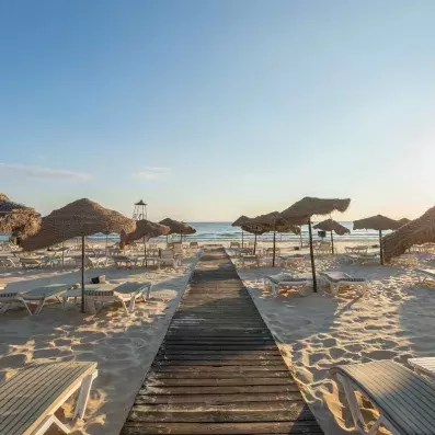 chemin menant à la plage