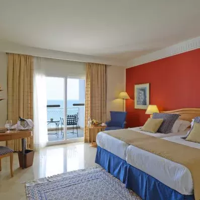 chambre vue extérieure avec 2 lits collés