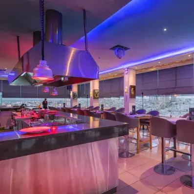 restaurant avec lumière d'ambiance