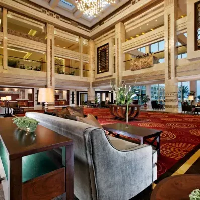 hall partie avec places assies