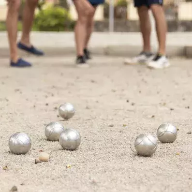 activité en plein air de pétanque 