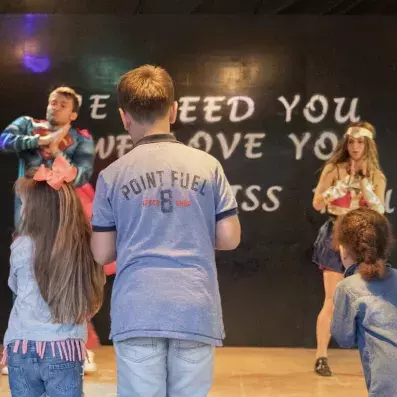 mini disco pour enfant avec animateurs