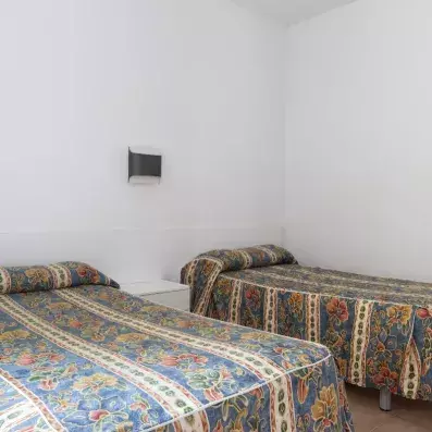 chambre avec deux lits twin