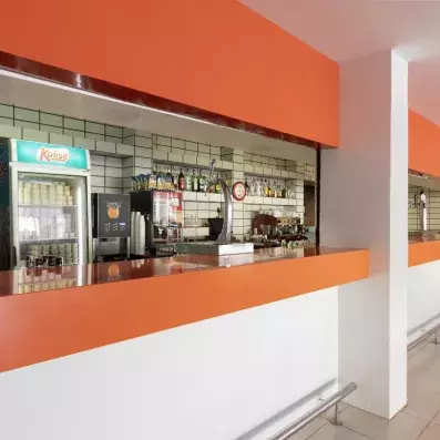 bar de la piscine extérieur