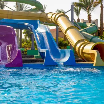 toboggans rose bleu et jaune