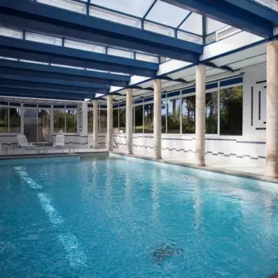 piscine intérieure couverte