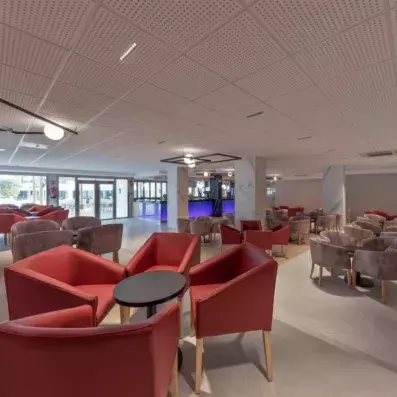 hall d'entrée avec fauteuils