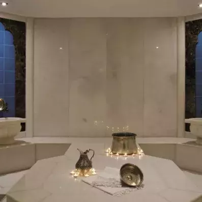 espace de détente avec un bain turc 