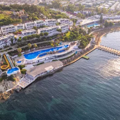 vue d'ensemble de l'hôtel et de la mer