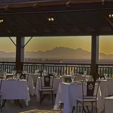 restaurant terrasse coucher de soleil