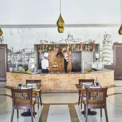 restaurant avec chef cuisinier