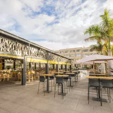 bar extérieur de l'hôtel