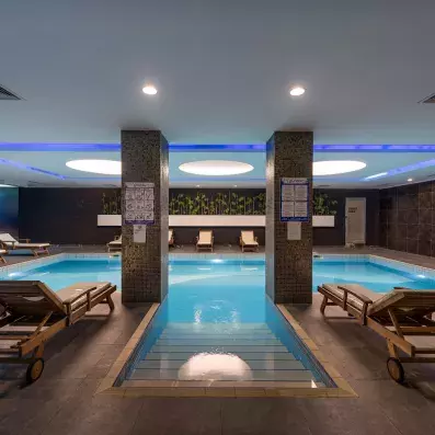 piscine intérieure avec transtas