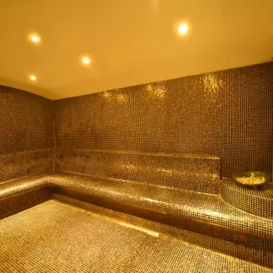 espace de détente avec un hammam