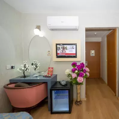 bureau dans la chambre