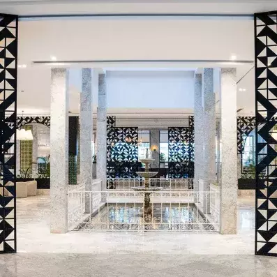 Hall d'entrée avec fontaine 