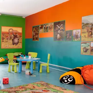 salle d'activité intérieur pour enfant 