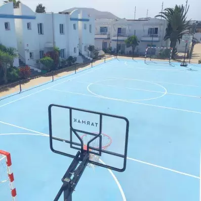 terrain de basket extérieur