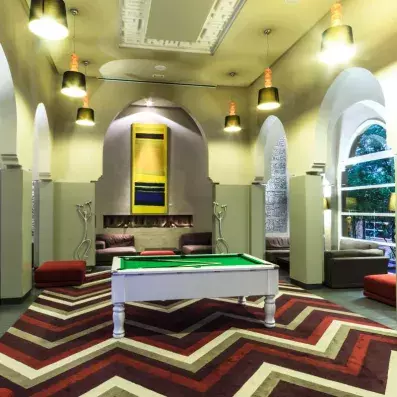 café maure de l'hôtel, avec billard et coin salon pour se poser