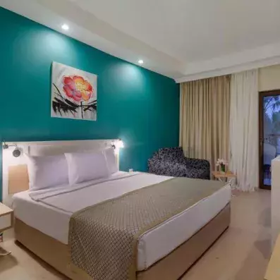 chambre avec un lit double