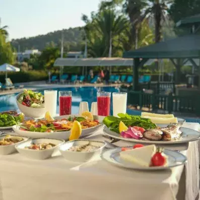 terrasse du restaurant avec table servis