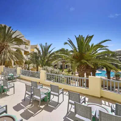 terrasse restaurant vue piscine