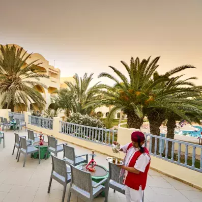 bar extérieur vue piscine