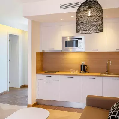 kitchenette situé dans une chambre