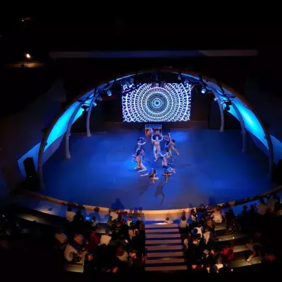 spectacle de danse sur une scène