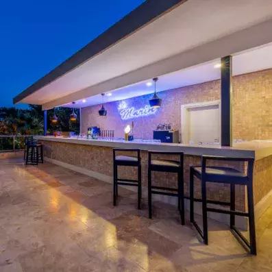 bar extérieur avec led de couleur 