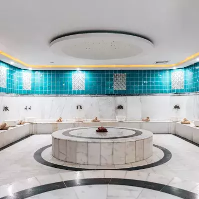 espace détente avec un bain turc