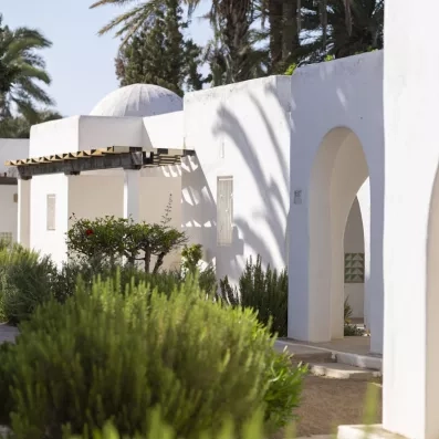bungalow blanc au mondi club shems all inclsuive à monastir, tunisie