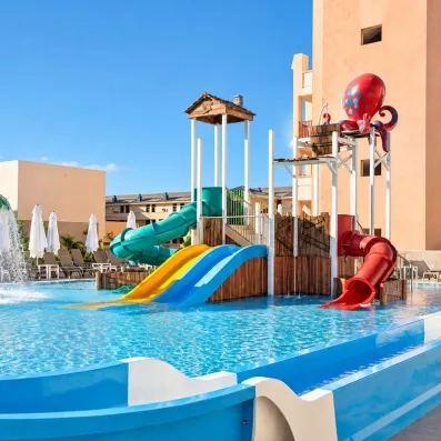 aquapark pour enfant extérieur avec toboggan