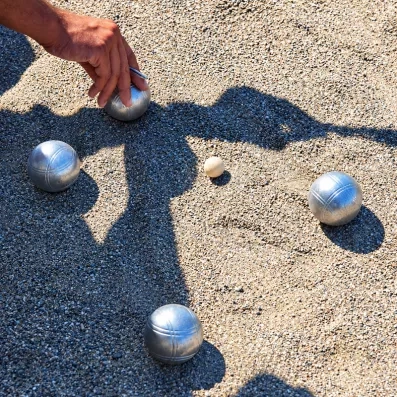 boules de pétanque sur le sable