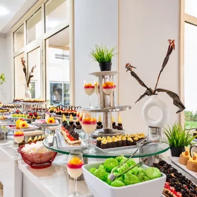 Buffet de desserts et verrines de fruits au Mondi Club Seven Seas Jolie Bay Hurghada.